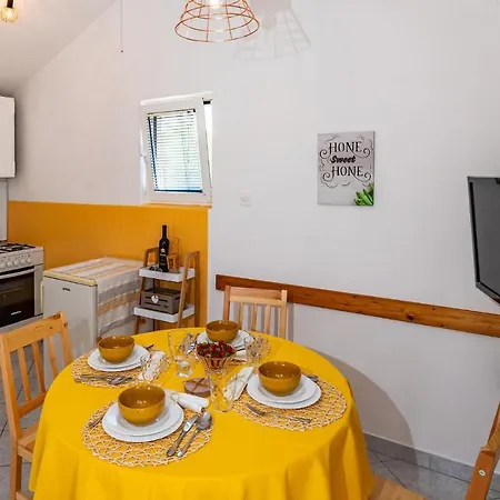 2 Bedroom In Holiday home Molat