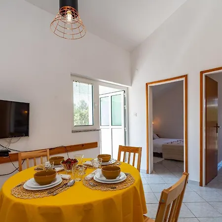 2 Bedroom In Molat
