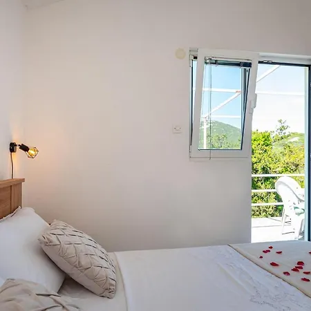 2 Bedroom In Holiday home Molat