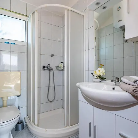 2 Bedroom In * Molat