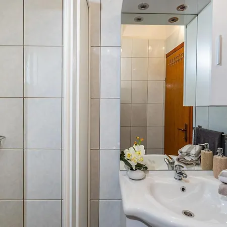 2 Bedroom In Molat