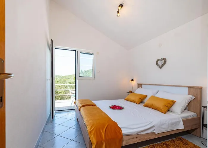 2 Bedroom In Molat
