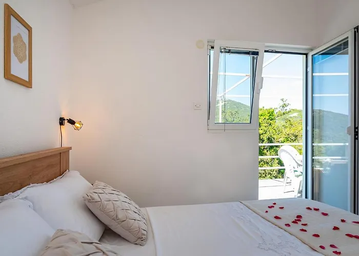 2 Bedroom In Nyaraló Molat