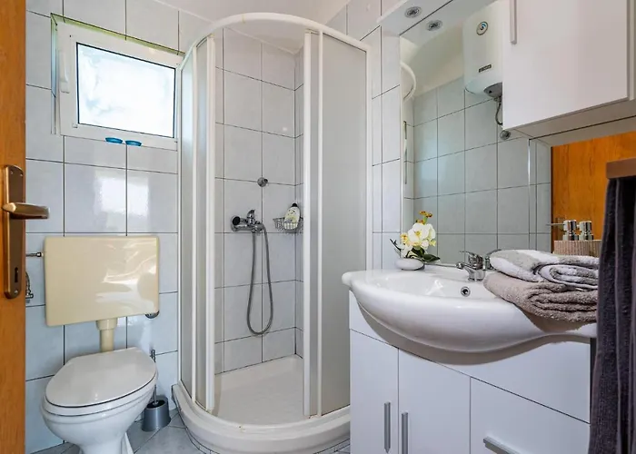 2 Bedroom In * Molat