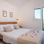 2 Bedroom Nice Home In Molat Ferienhaus *