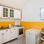 2 Bedroom Nice Home In Molat * Molat