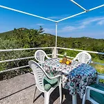 2 Bedroom Nice Home In Molat Molat