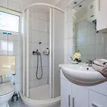 2 Bedroom Nice Home In Molat * Molat