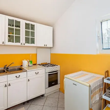 2 Bedroom Nice Home In Molat * Molat