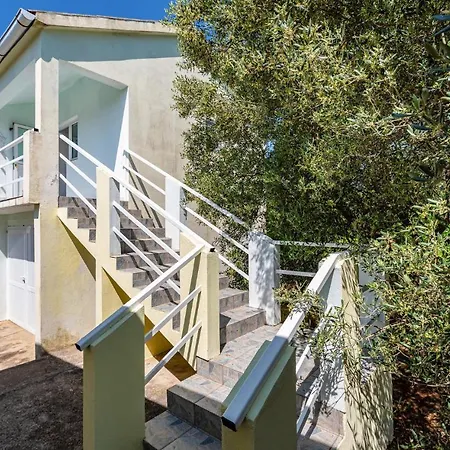 Ferienhaus 2 Bedroom In Molat