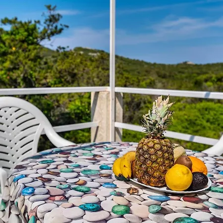 2 Bedroom Nice Home In Molat Molat